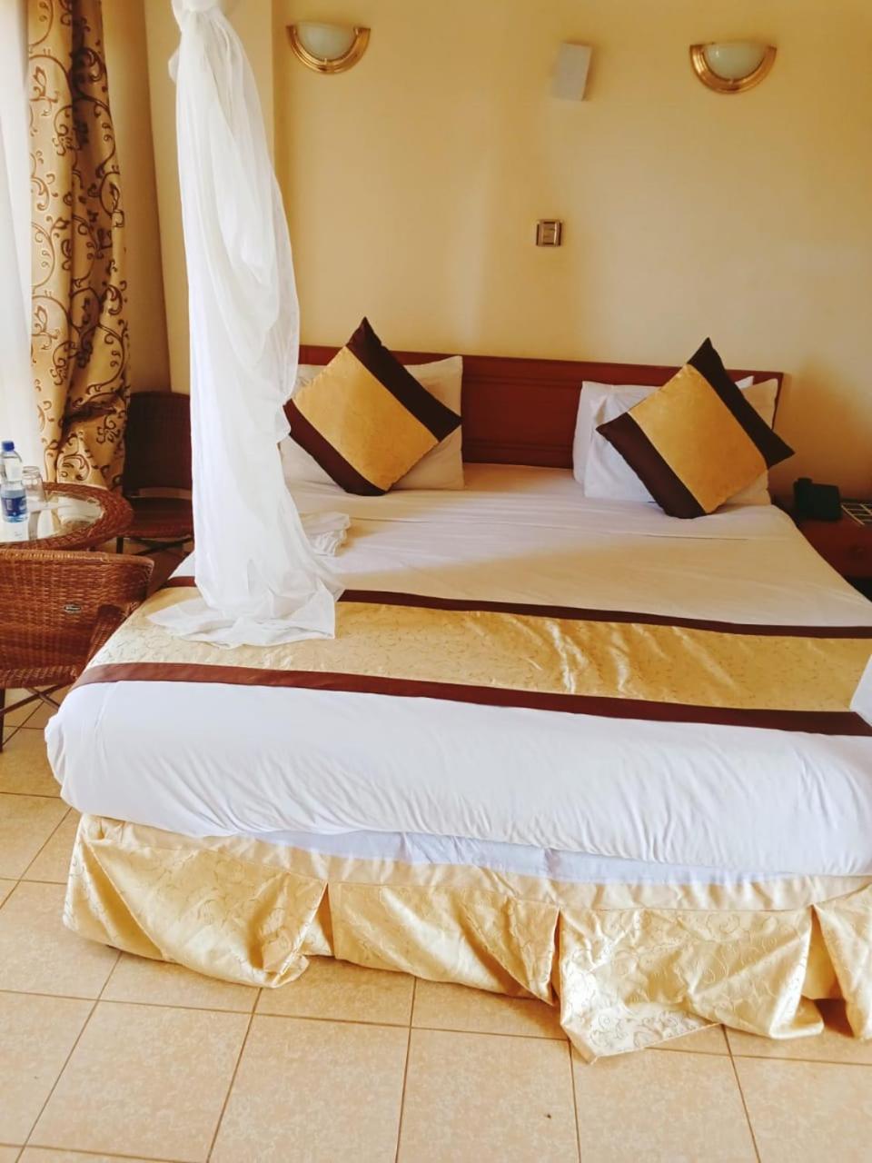 Golden Gates Hotel Thuthuriki ภายนอก รูปภาพ